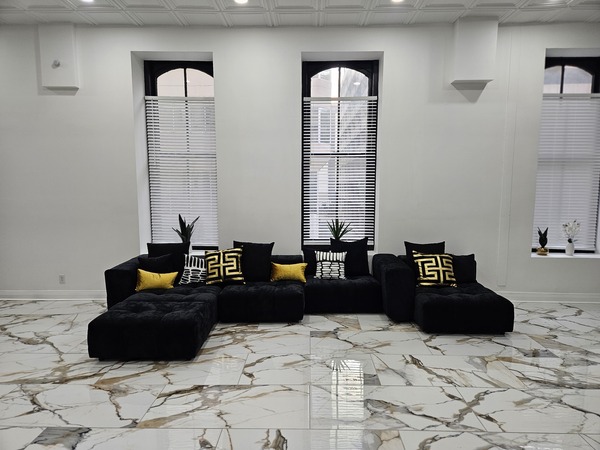 The Winston On Market