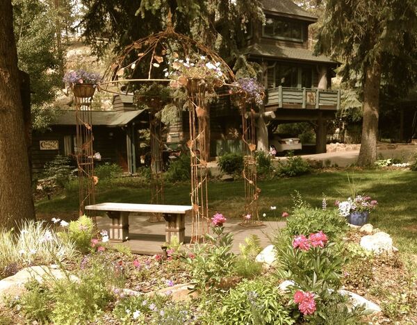 Highland Haven Creekside Inn