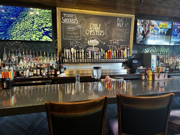 Tucker’s Shuckers Oysters & Tap