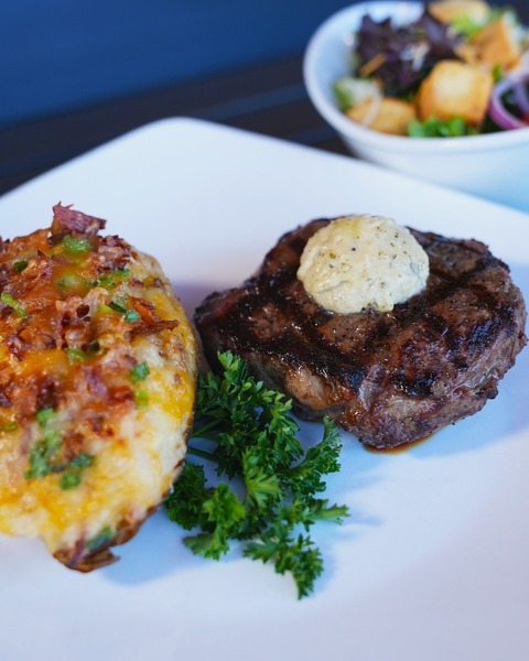 Tucker’s Shuckers Oysters & Tap