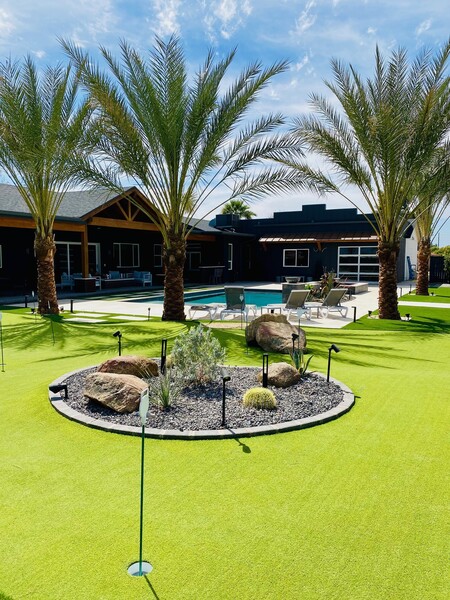 Entertainers Paradise!