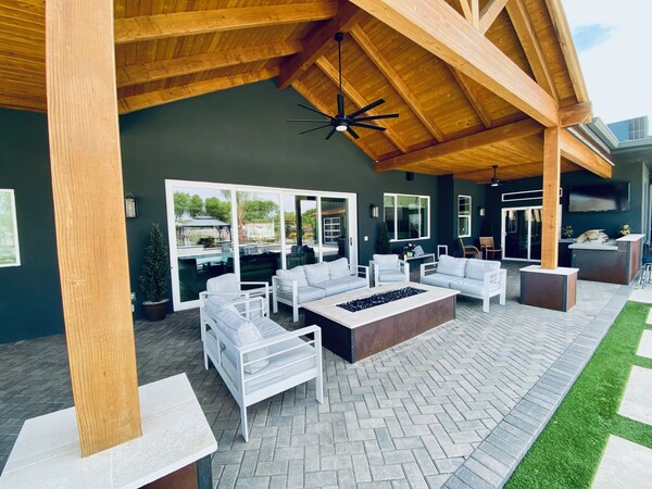 Entertainers Paradise!