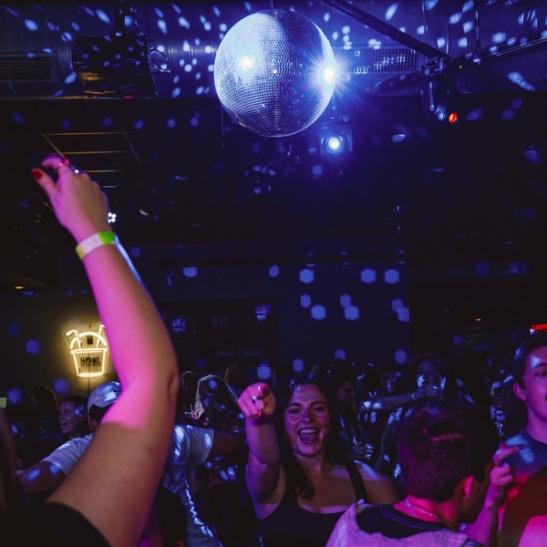 Howl At The Moon - Boston