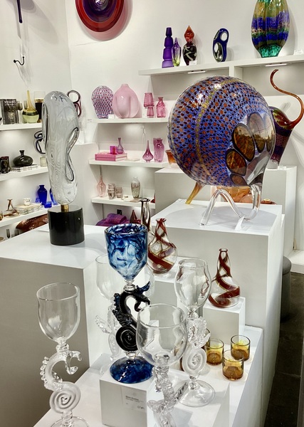 Trifecta: Glass - Art - Lounge