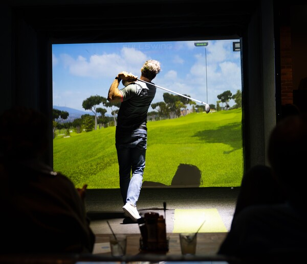 Splitsville | Bowling, Golf Simulators, Darts & Live Music with Howl at the Moon!