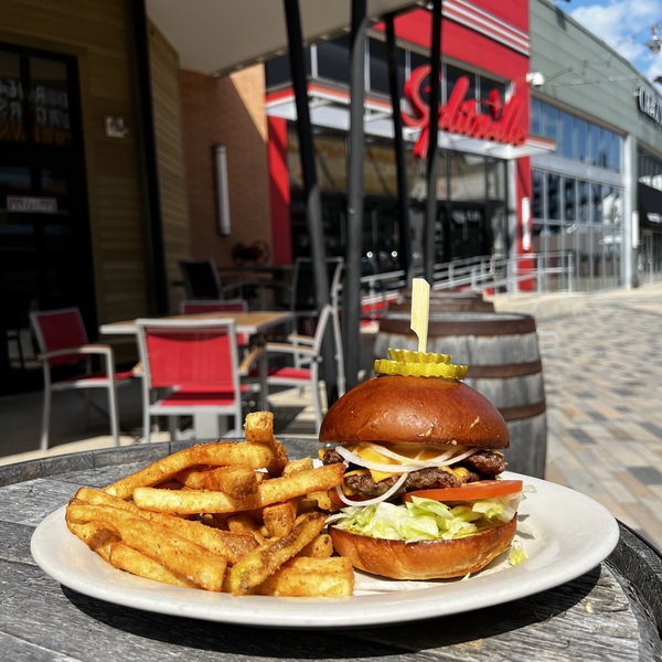 Splitsville | Bowling, Golf Simulators, Darts & Live Music with Howl at the Moon!