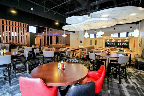 Splitsville | Bowling, Golf Simulators, Darts & Live Music with Howl at the Moon!