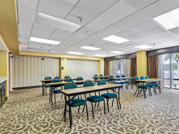 Holiday Inn St. Petersburg West