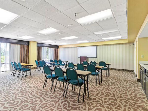 Holiday Inn St. Petersburg West