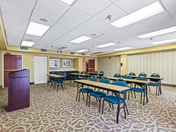 Holiday Inn St. Petersburg West