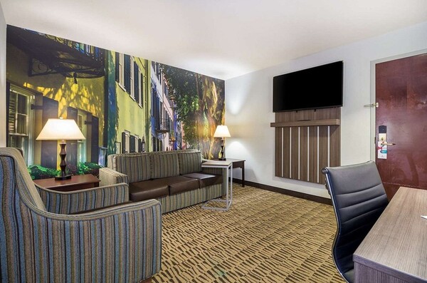 Clarion Pointe Charleston - West Ashley