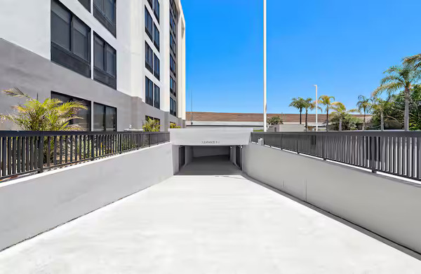 Hampton Inn by Hilton Los Angeles Airport