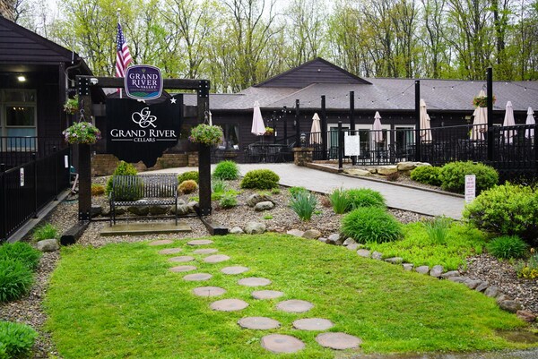 Grand River Cellars