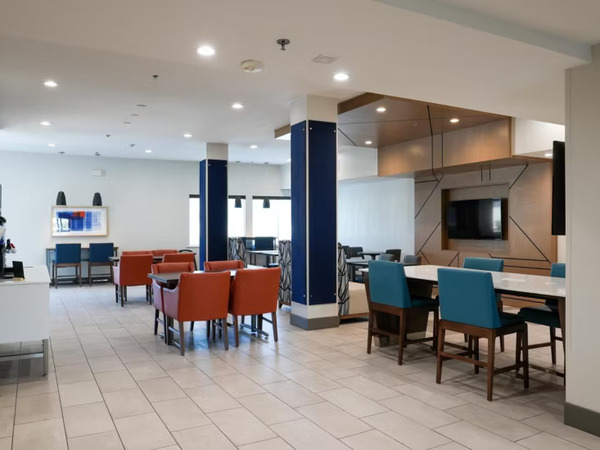 Holiday Inn Express Dallas Southwest - Cedar Hill