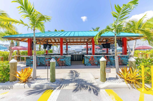 Tiki Docks Skyway Bar & Grill