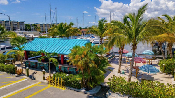 Tiki Docks Skyway Bar & Grill