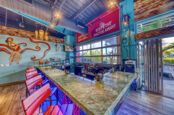 Tiki Docks Skyway Bar & Grill