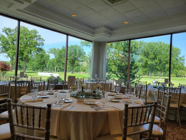 Avon Oaks Country Club