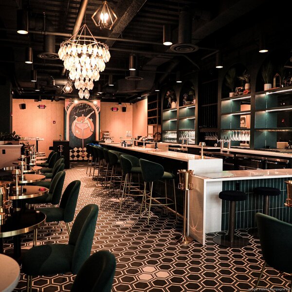 Flutes Champagne Bar