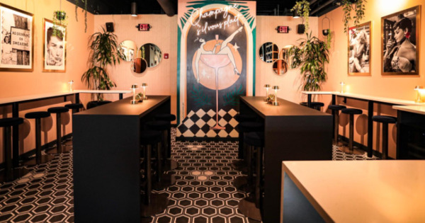 Flutes Champagne Bar