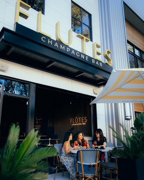 Flutes Champagne Bar