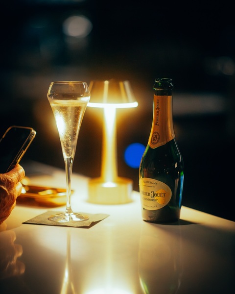 Flutes Champagne Bar