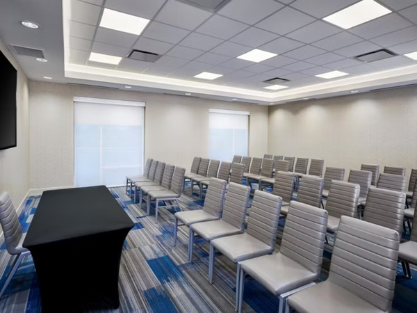 Holiday Inn & Suites Windsor East Lakeshore