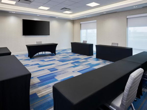 Holiday Inn & Suites Windsor East Lakeshore