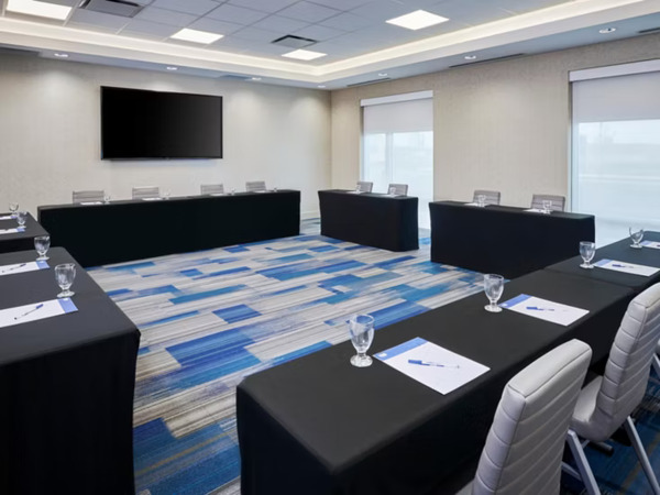 Holiday Inn & Suites Windsor East Lakeshore