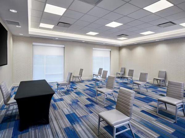 Holiday Inn & Suites Windsor East Lakeshore