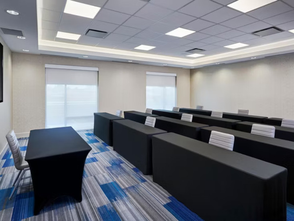 Holiday Inn & Suites Windsor East Lakeshore