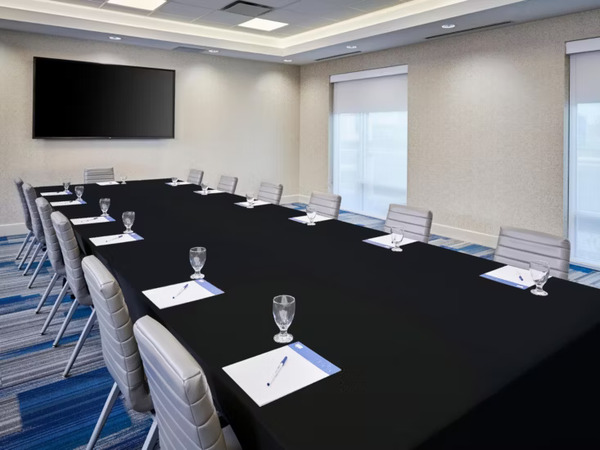 Holiday Inn & Suites Windsor East Lakeshore