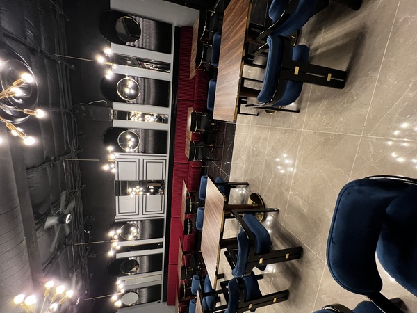 Luxe Restaurant & Bar