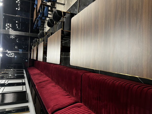 Luxe Restaurant & Bar