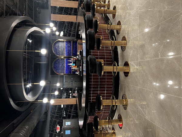 Luxe Restaurant & Bar