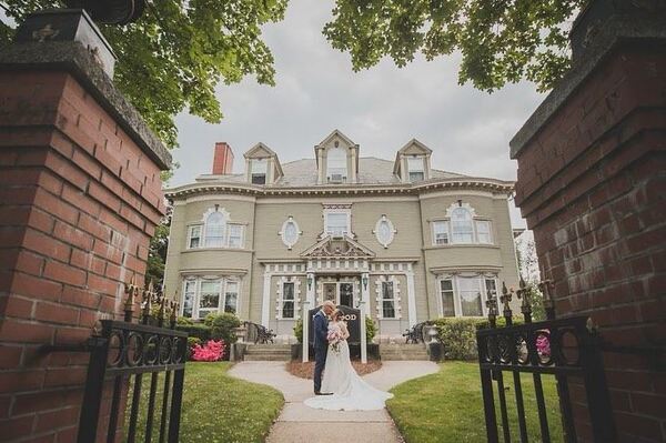 Edgewood Manor Bed And Breakfast