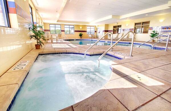 Hampton Inn & Suites West Bend