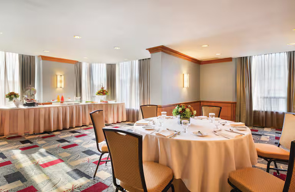 DoubleTree by Hilton Toronto Downtown