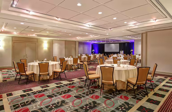 DoubleTree by Hilton Toronto Downtown