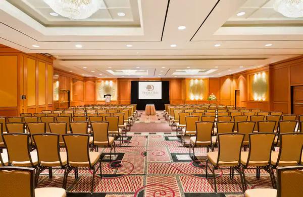 DoubleTree by Hilton Toronto Downtown