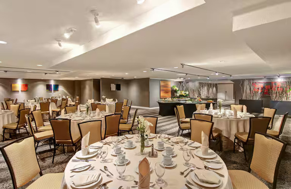 DoubleTree by Hilton Toronto Downtown