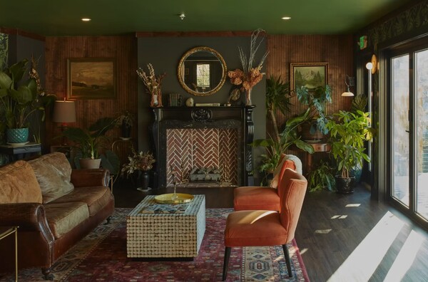 Vanderbilt Lakeside Bar Room & Guesthouse