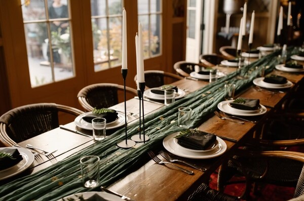 Vanderbilt Lakeside Bar Room & Guesthouse