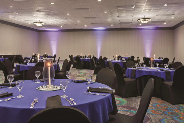 Radisson Fort Worth North at Fossil Creek