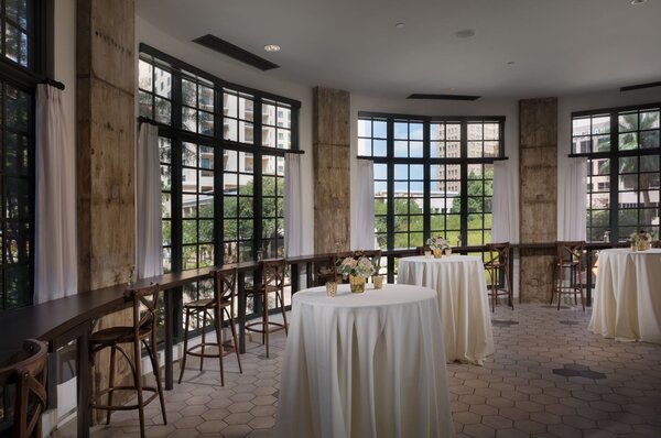 Hotel Valencia Riverwalk