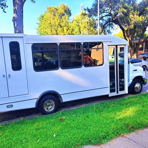 Great White Limo Llc