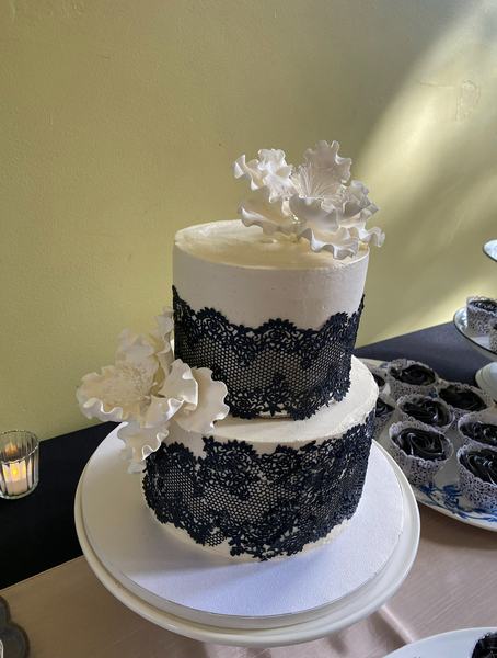 Buds & Roses Couture Cakes