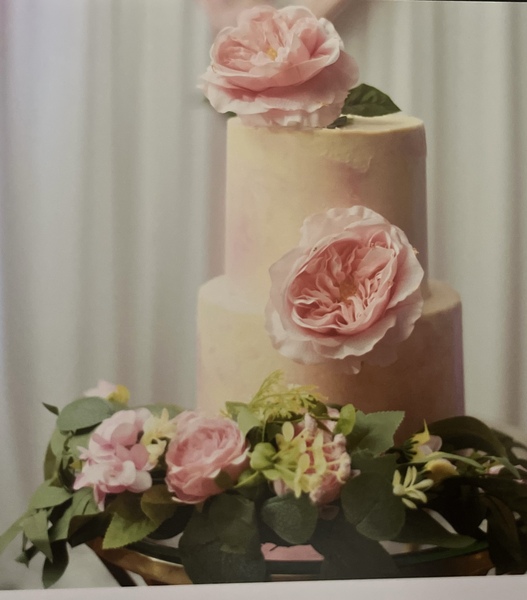 Buds & Roses Couture Cakes