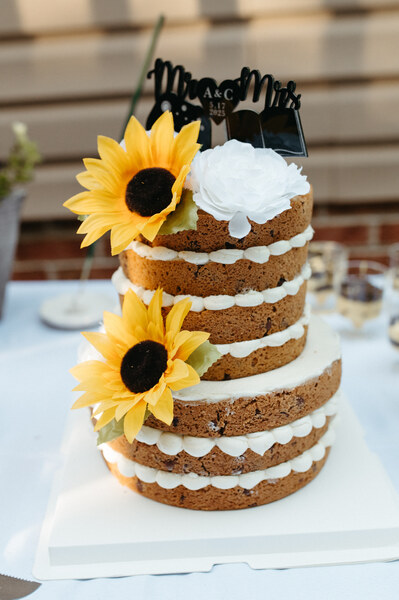 Buds & Roses Couture Cakes