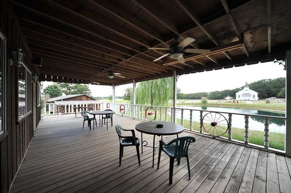 Lone Oak Ranch And Retreat